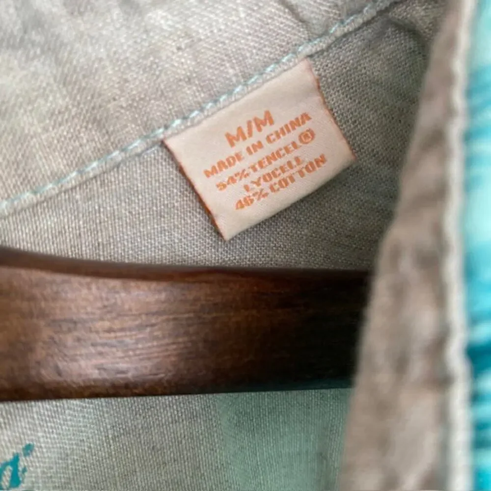 Tommy Bahama Relax Island Modern Fit Button Up Hawaiian Shirt - Size Medium